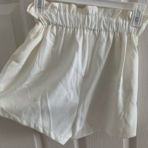 Dressy which rise white shorts